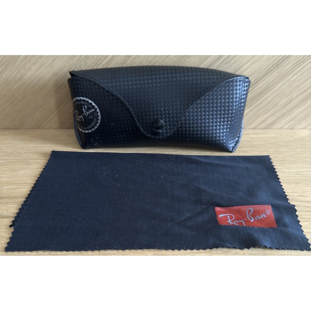 Black Ray Bans Case With Cleaning Cloth